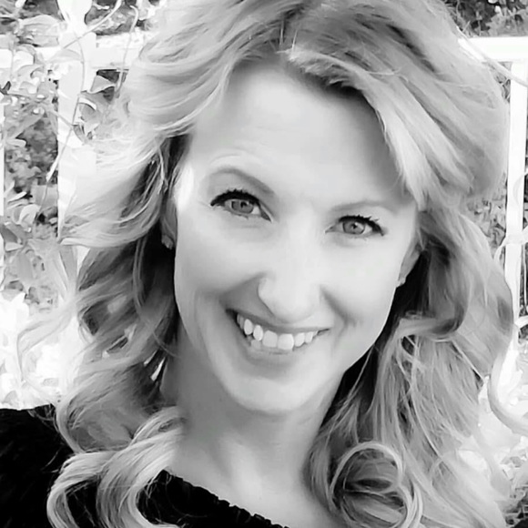 Meet your Posher, Stephanie - Picture 1 of 1